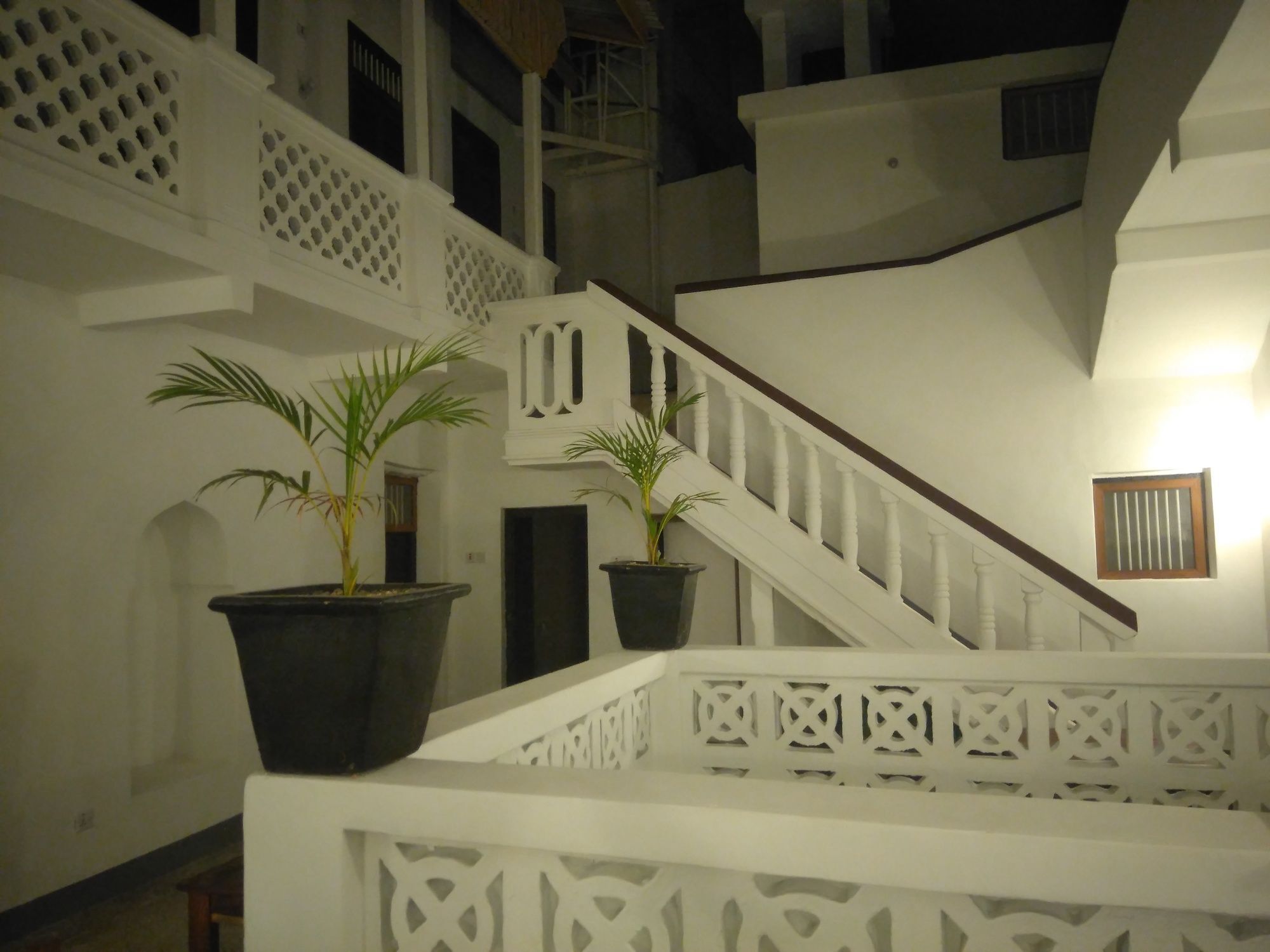 Хостел Zlife Stone Town Занзибар Экстерьер фото